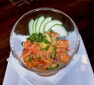 SALMON SPICED POKE